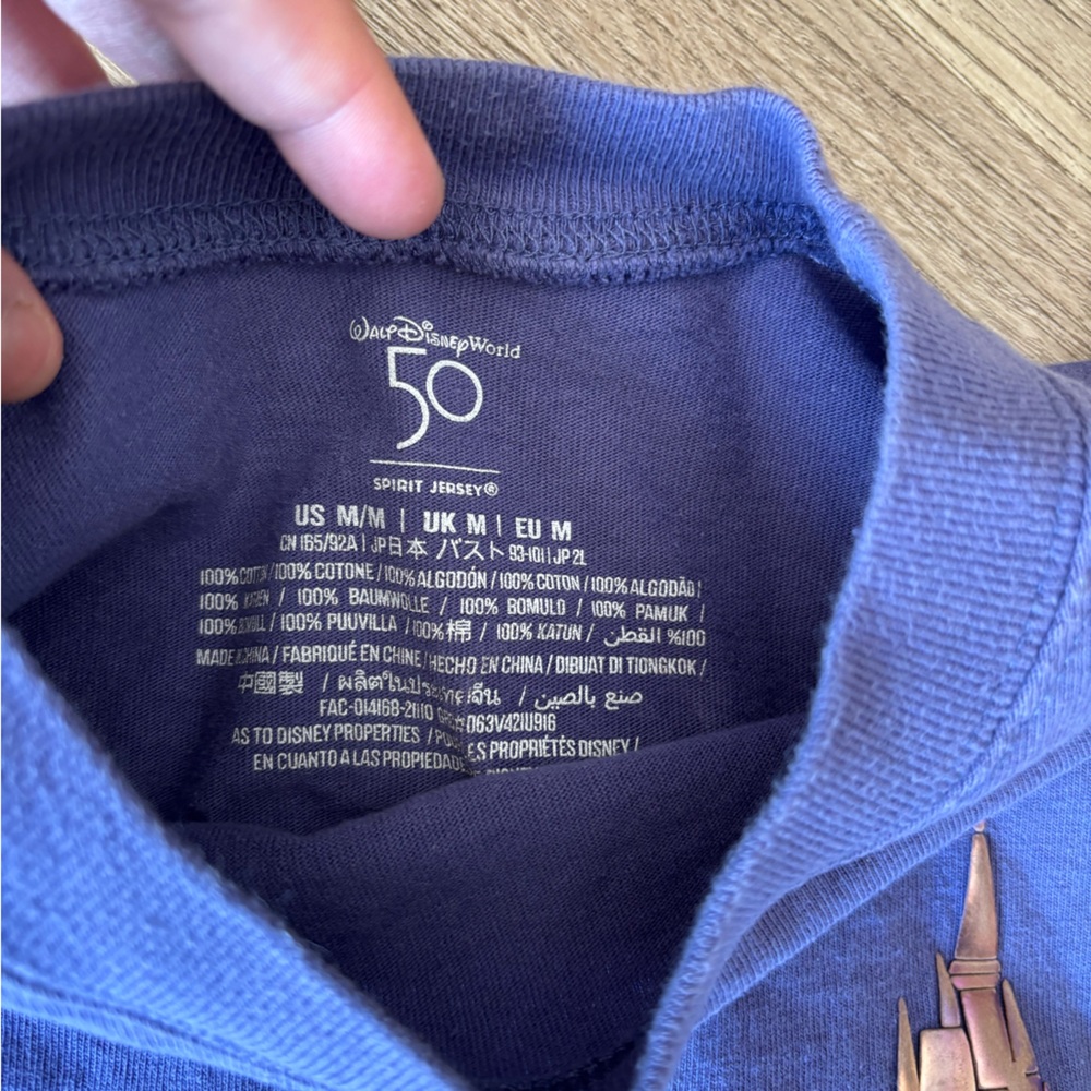 2021 Walt Disney World 50th Anniversary Castle Spirit Jersey Purple Size M - Picture 8 of 8